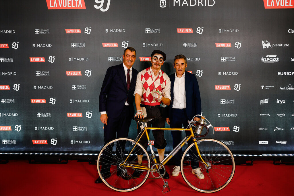 Gala-presentación-La-vuelta-2025-Yllana3-copia